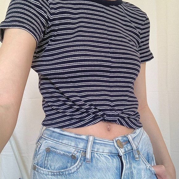 🖤Navy Striped Crop Top🖤 - Picture 1 of 4
